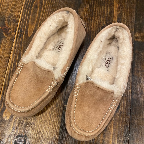 Ugg Moccasins Size 5- GUC - Picture 2 of 6